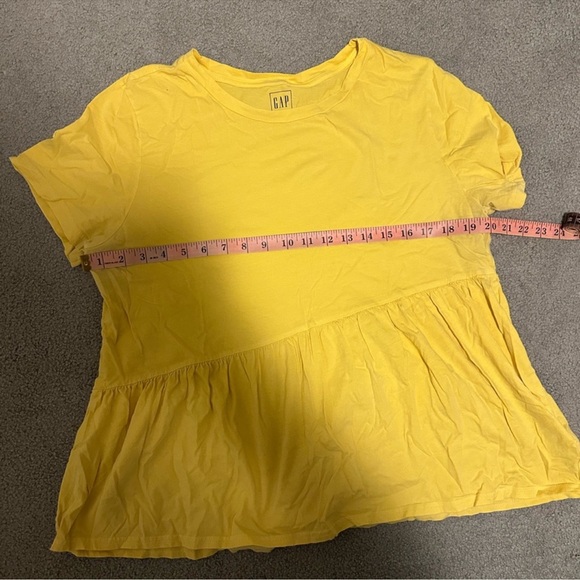 GAP- Women’s Yellow TShirt - Picture 6 of 6